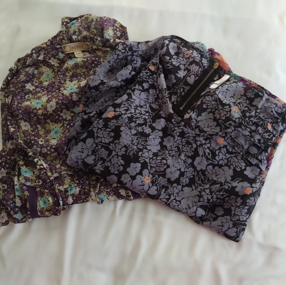 Two beautiful woman's sheer floral print blouses - Picture 4 of 7